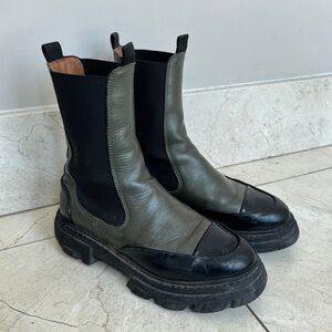 GANNI calf leather mid chelsea boot army green and black— used
